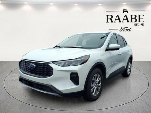 Used 2023 Ford Escape Active w/ Tech Pack #2 AWD/4WD image 2