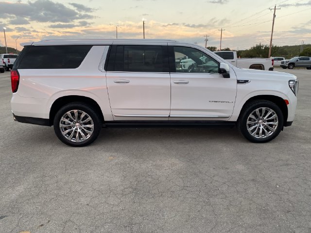 Used 2023 GMC Yukon XL Denali w/ Max Trailering Package AWD/4WD image 7