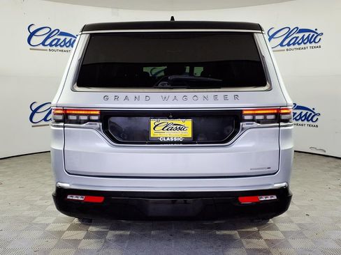 Used 2024 Jeep Grand Wagoneer L Series III image 4