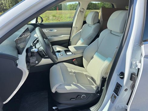 New 2026 Genesis GV70 2.5T Select AWD/4WD image 18