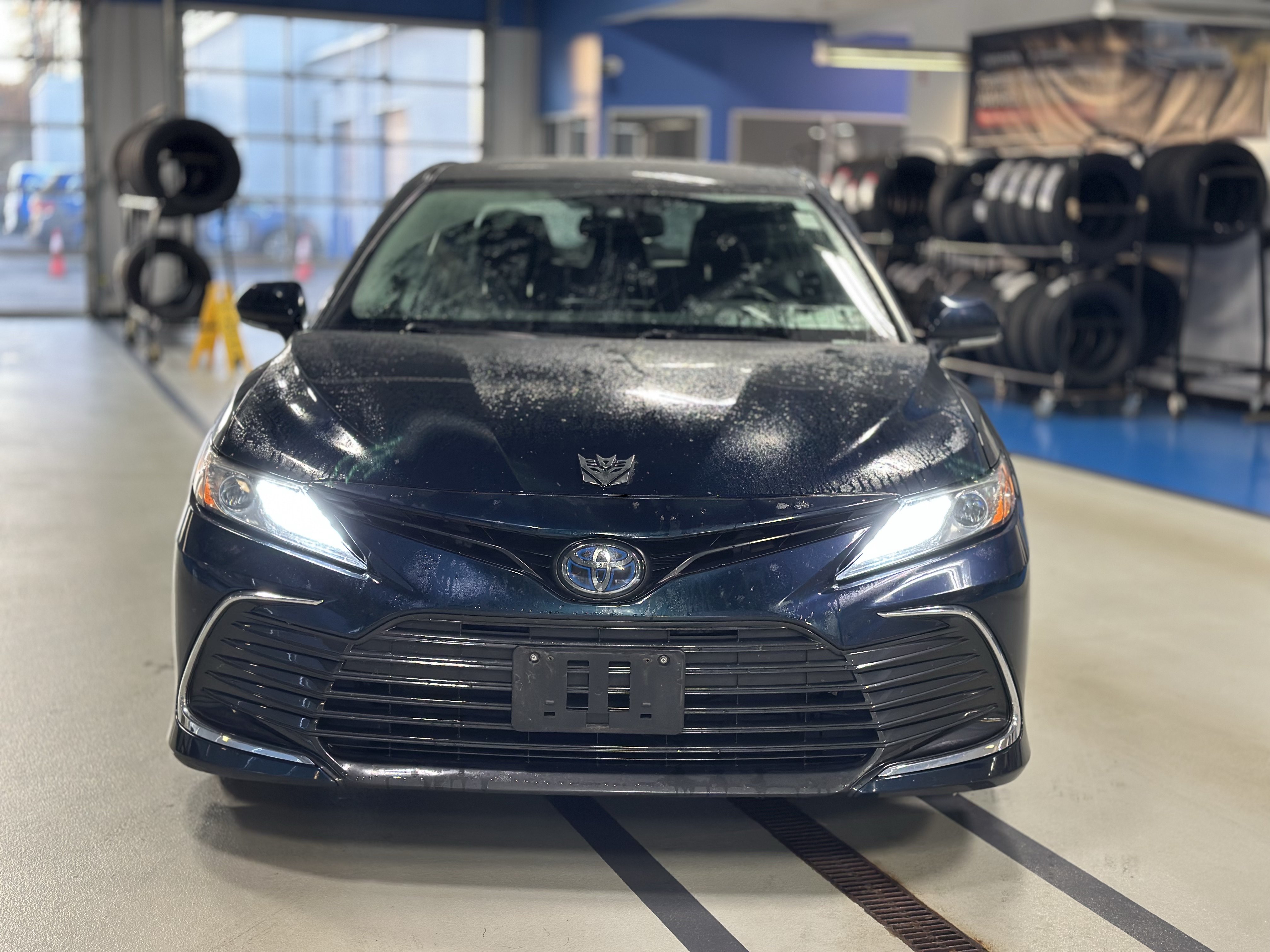 Used 2021 Toyota Camry XLE FWD image 2