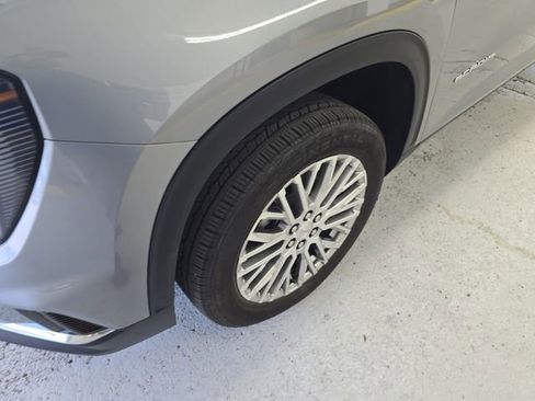 Used 2025 GMC Acadia Elevation image 9