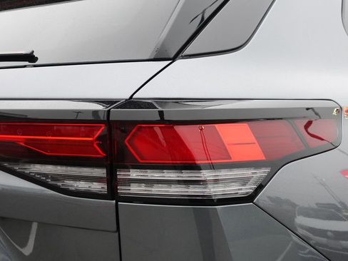 New 2026 Volkswagen Tiguan SE R-Line AWD/4WD image 8