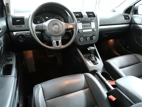 Used 2010 Volkswagen Jetta Limited Edition image 4