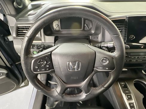 Used 2023 Honda Passport TrailSport image 11