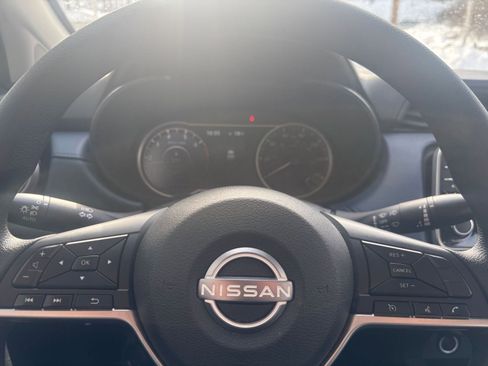 Used 2025 Nissan Versa SV image 27