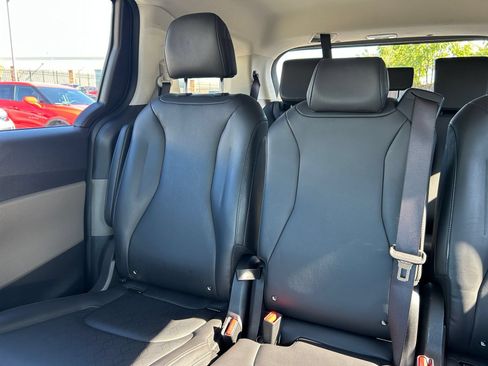 Used 2026 Kia Carnival FWD image 37