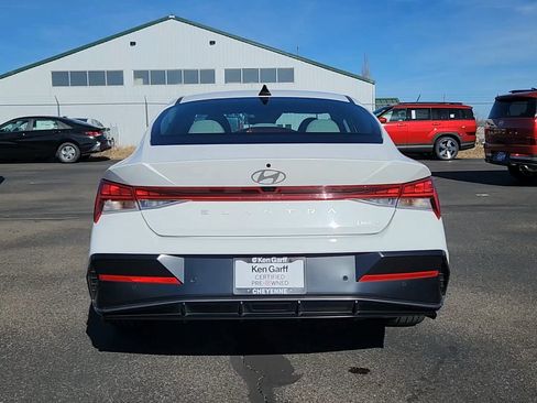 Used 2024 Hyundai Elantra Limited image 22