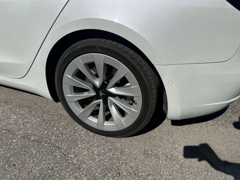 Used 2021 Tesla Model 3 Standard Range Plus image 9