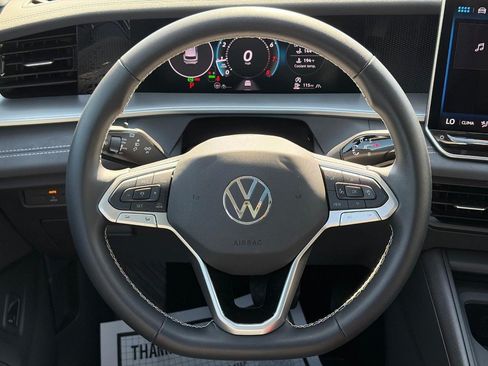 Used 2026 Volkswagen Tiguan SE w/ Panoramic Sunroof Package AWD/4WD image 14