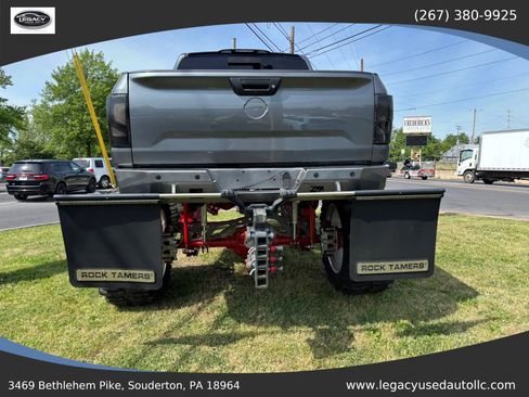 Used 2017 Nissan Titan SV AWD/4WD image 16