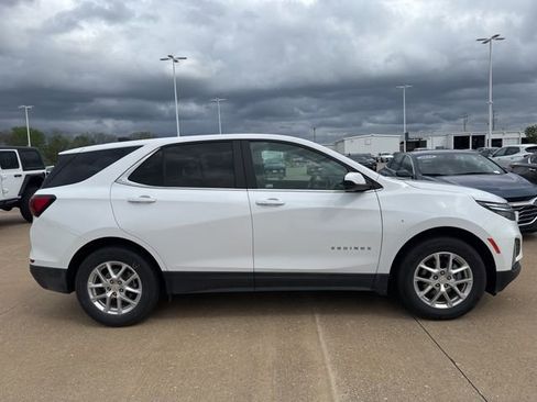 Used 2024 Chevrolet Equinox LT image 2