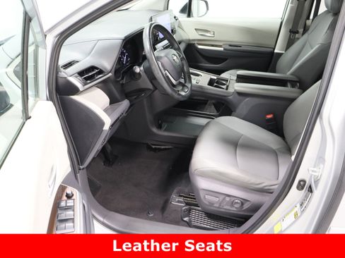 Certified 2021 Toyota Sienna XLE image 14