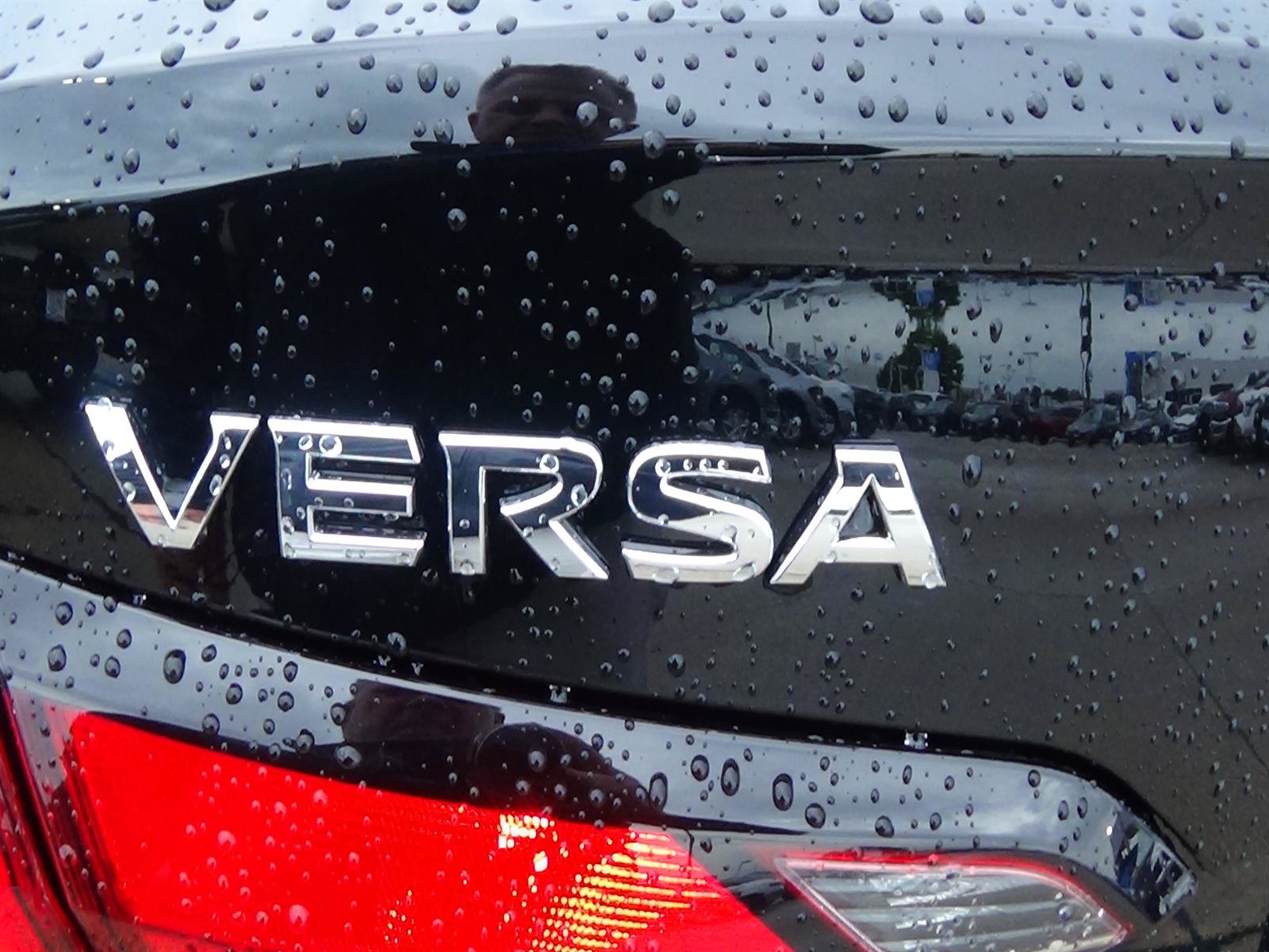 Used 2025 Nissan Versa SV FWD image 10
