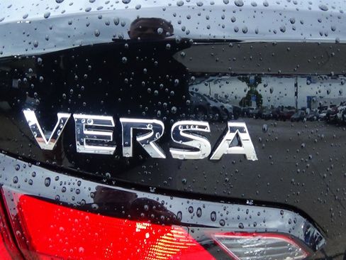 Used 2025 Nissan Versa SV FWD image 10