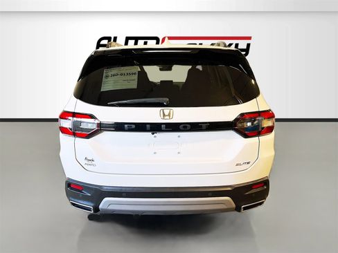Used 2025 Honda Pilot Elite image 6