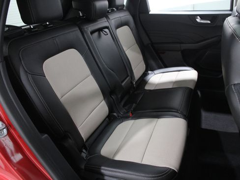 Certified 2022 Ford Escape Titanium w/ Titanium Elite Package image 18