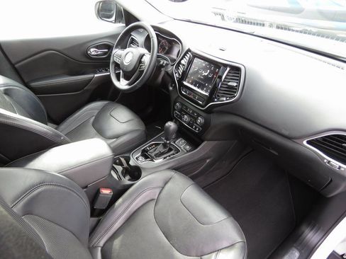 Used 2019 Jeep Cherokee Limited w/ Technology Group image 14