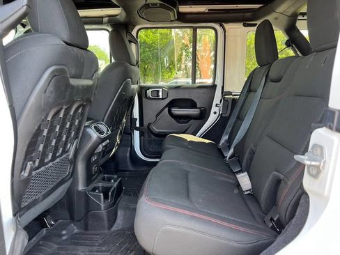 Used 2019 Jeep Wrangler Unlimited Rubicon w/ LED Lighting Group AWD/4WD image 5