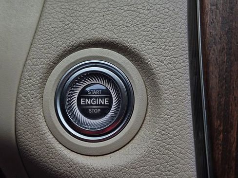 Used 2019 Mercedes-Benz C 300 Sedan image 25