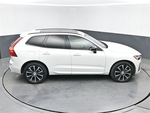 Used 2024 Volvo XC60 B5 Plus image 39
