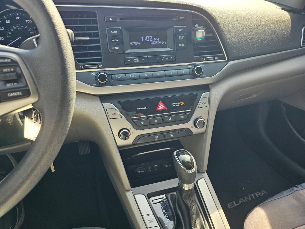 Used 2017 Hyundai Elantra SE FWD image 21