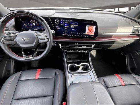 Used 2025 Chevrolet Traverse RS image 7