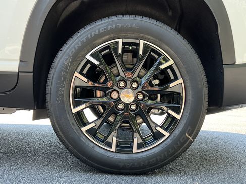 New 2026 Chevrolet Traverse LT w/ Sun and Wheel Package FWD image 41