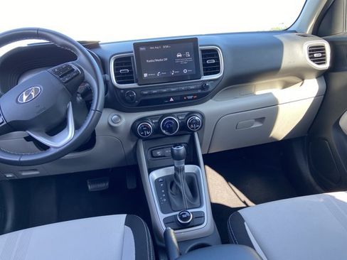 Used 2025 Hyundai Venue SEL FWD image 15