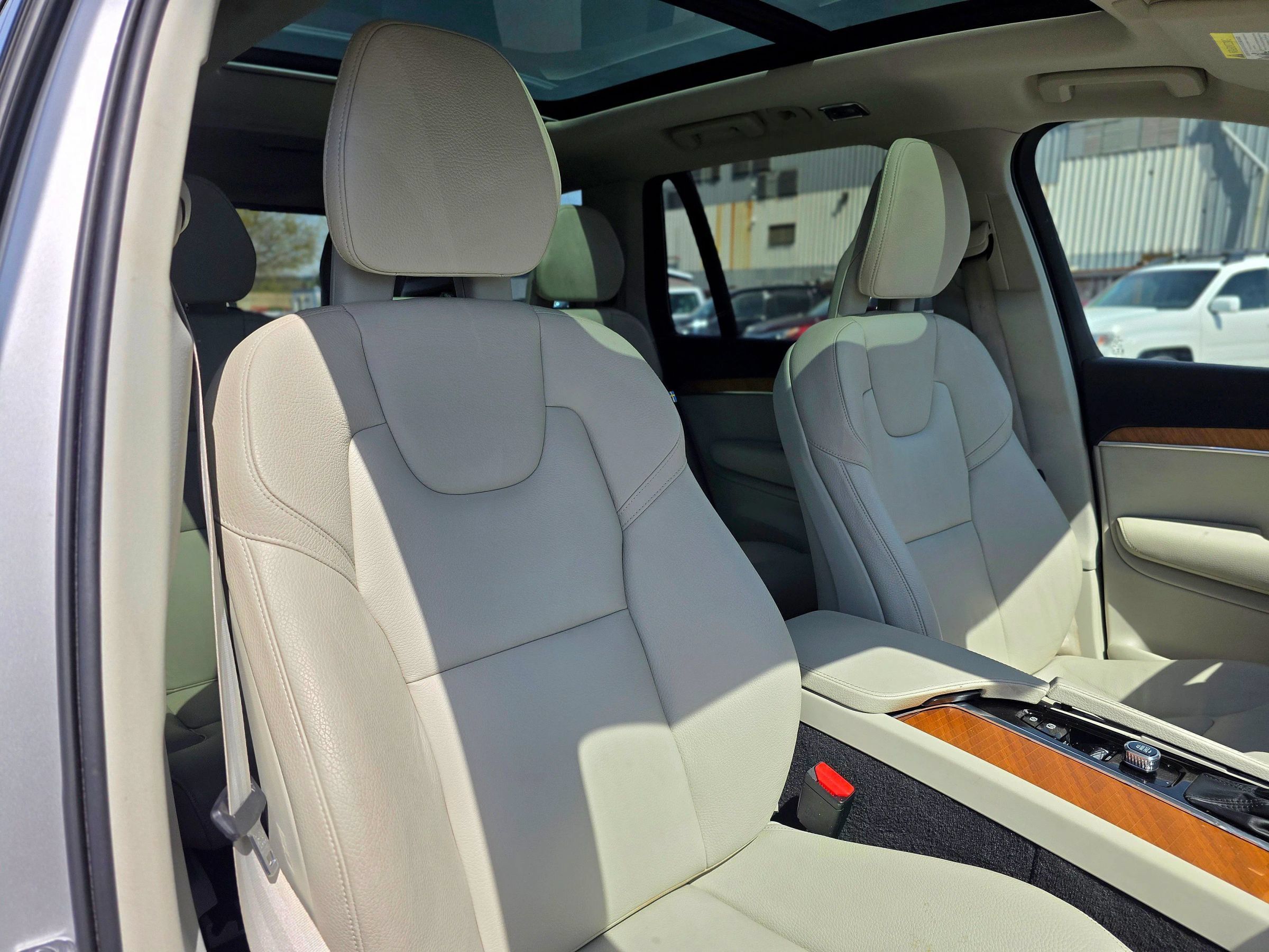 Used 2021 Volvo XC90 T6 Momentum AWD/4WD image 30