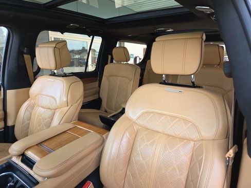 Used 2022 Jeep Grand Wagoneer Series III image 26