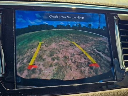 Used 2020 Chrysler Pacifica Touring-L Plus FWD image 24