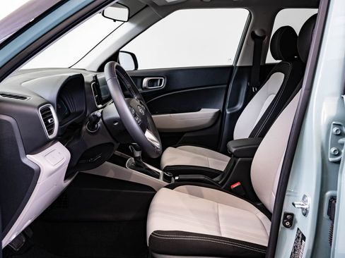 Used 2025 Hyundai Venue SEL FWD image 20