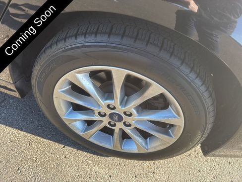 Used 2017 Ford Fusion SE w/ Fusion SE Technology Package image 12