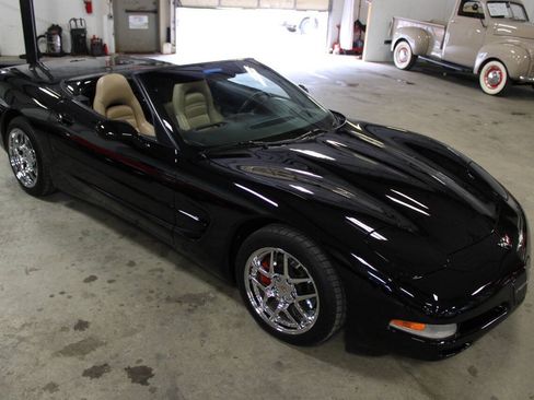 Used 1999 Chevrolet Corvette Convertible w/ Memory Pkg RWD image 26