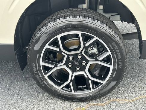 Used 2025 Ford Maverick Lariat image 23