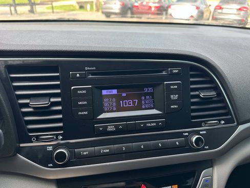 Used 2018 Hyundai Elantra SE FWD image 15