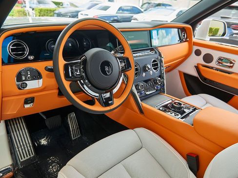 Certified 2025 Rolls-Royce Cullinan AWD/4WD image 10
