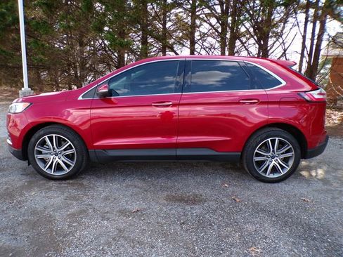 Used 2022 Ford Edge Titanium w/ Class II Trailer Tow Package image 2