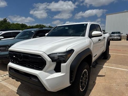 Used 2024 Toyota Tacoma TRD Off-Road AWD/4WD image 5