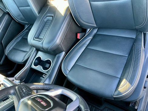 Used 2021 GMC Yukon XL SLT w/ SLT Luxury Plus Package image 42