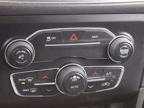 Used 2016 Dodge Charger SXT image 36