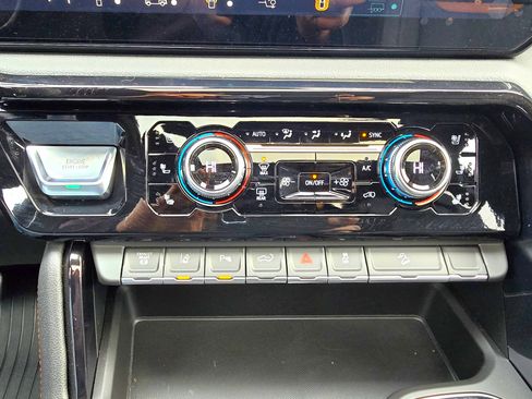 New 2026 GMC Sierra 2500 AT4 w/ AT4 Premium Plus Package image 33