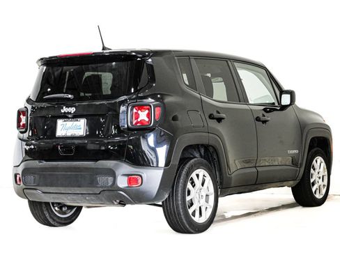 Used 2023 Jeep Renegade Latitude AWD/4WD image 6