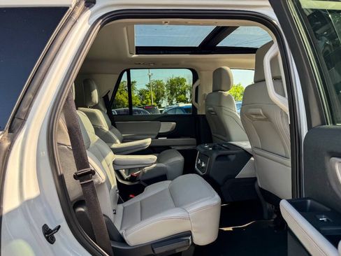 Used 2025 Ford Expedition Active AWD/4WD image 16
