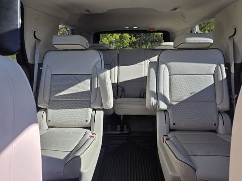 Used 2023 GMC Yukon Denali w/ Advanced Technology Package image 25