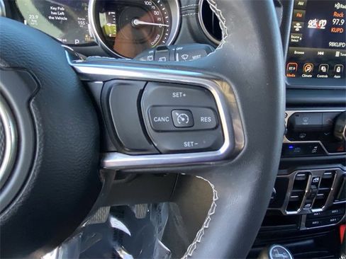 Used 2023 Jeep Wrangler Unlimited Sahara image 9