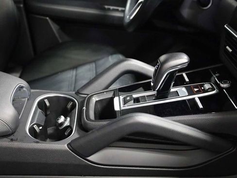 Certified 2023 Porsche Cayenne Platinum Edition image 21