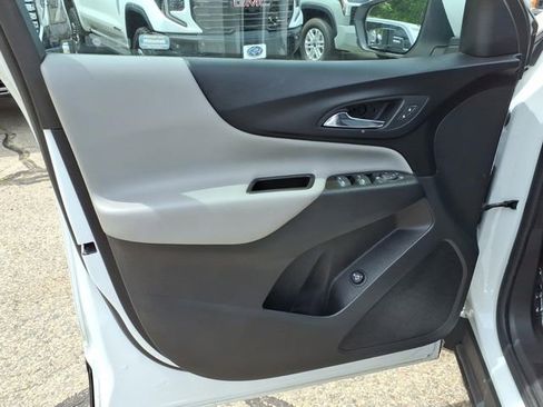 Used 2023 Chevrolet Equinox LT AWD/4WD image 16