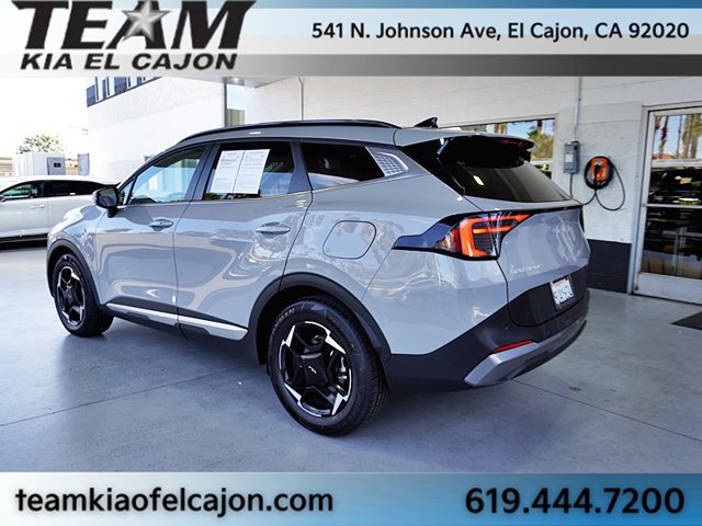 Certified 2026 Kia Sportage EX w/ EX Panorama Roof Package FWD image 7